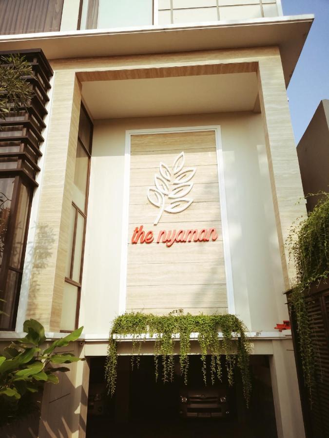 The Nyaman Motel Джакарта Екстериор снимка