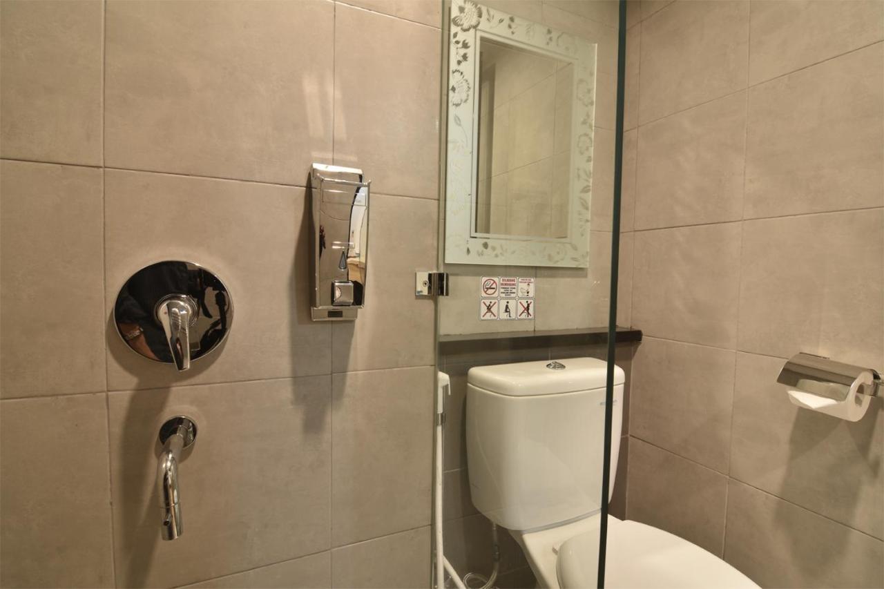 The Nyaman Motel Джакарта Екстериор снимка