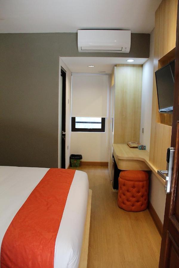 The Nyaman Motel Джакарта Екстериор снимка