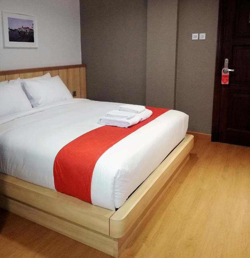 The Nyaman Motel Джакарта Екстериор снимка