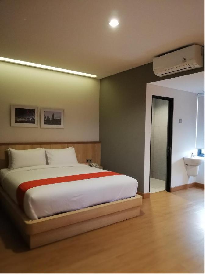 The Nyaman Motel Джакарта Екстериор снимка
