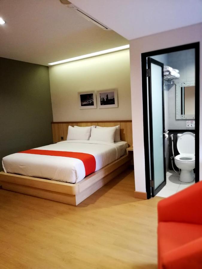The Nyaman Motel Джакарта Екстериор снимка